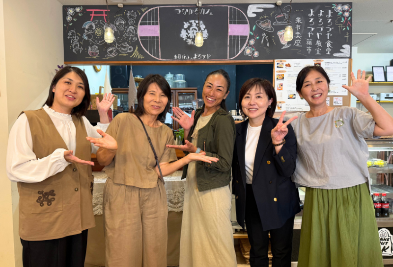 IAAの顧問・上野眞奈美さんと仲間